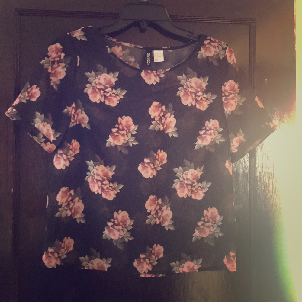 Black floral crop top